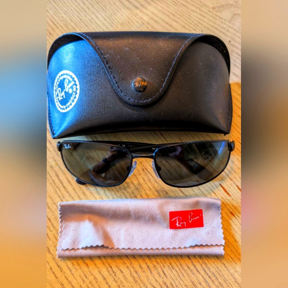 Ray-Ban Sunglasses with Case